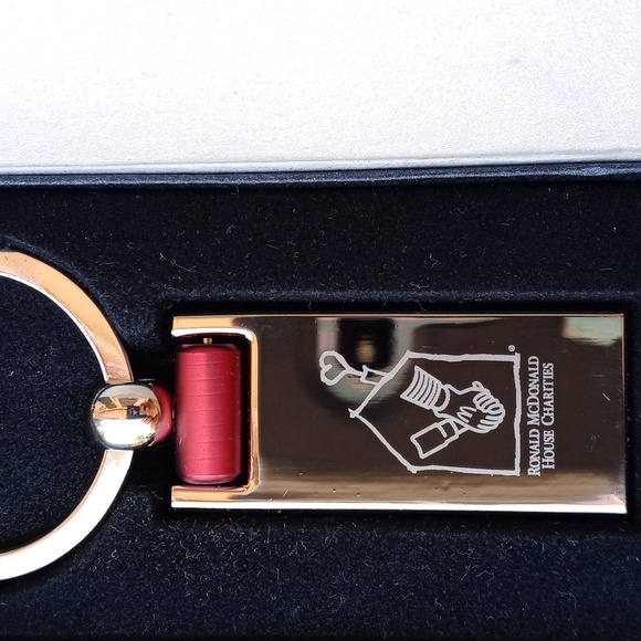 Ronald McDonald House Keychain - Picture 3 of 3